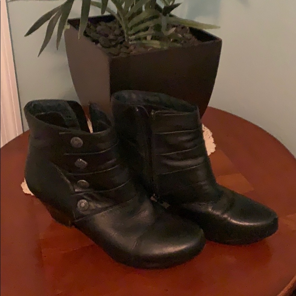 Dansko Ankle boots.Slightly worn very comfortable.